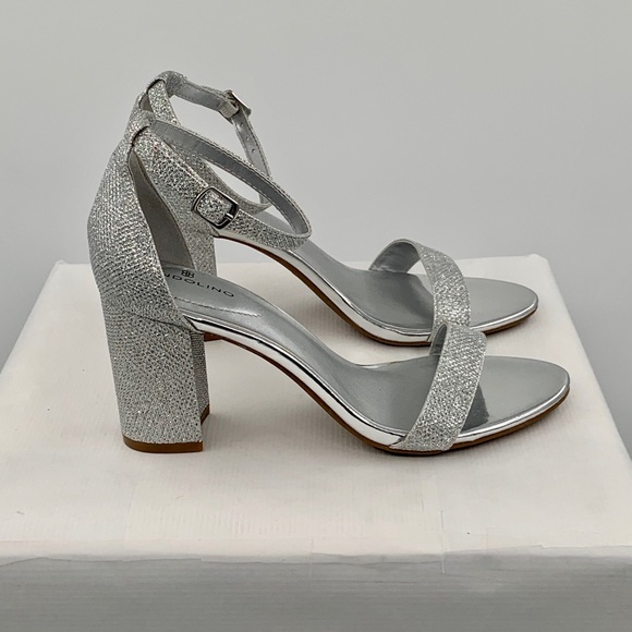 NWT Bandolino Women’s Armory Ankle Strap Silver Sandals Shoes - Picture 3 of 9